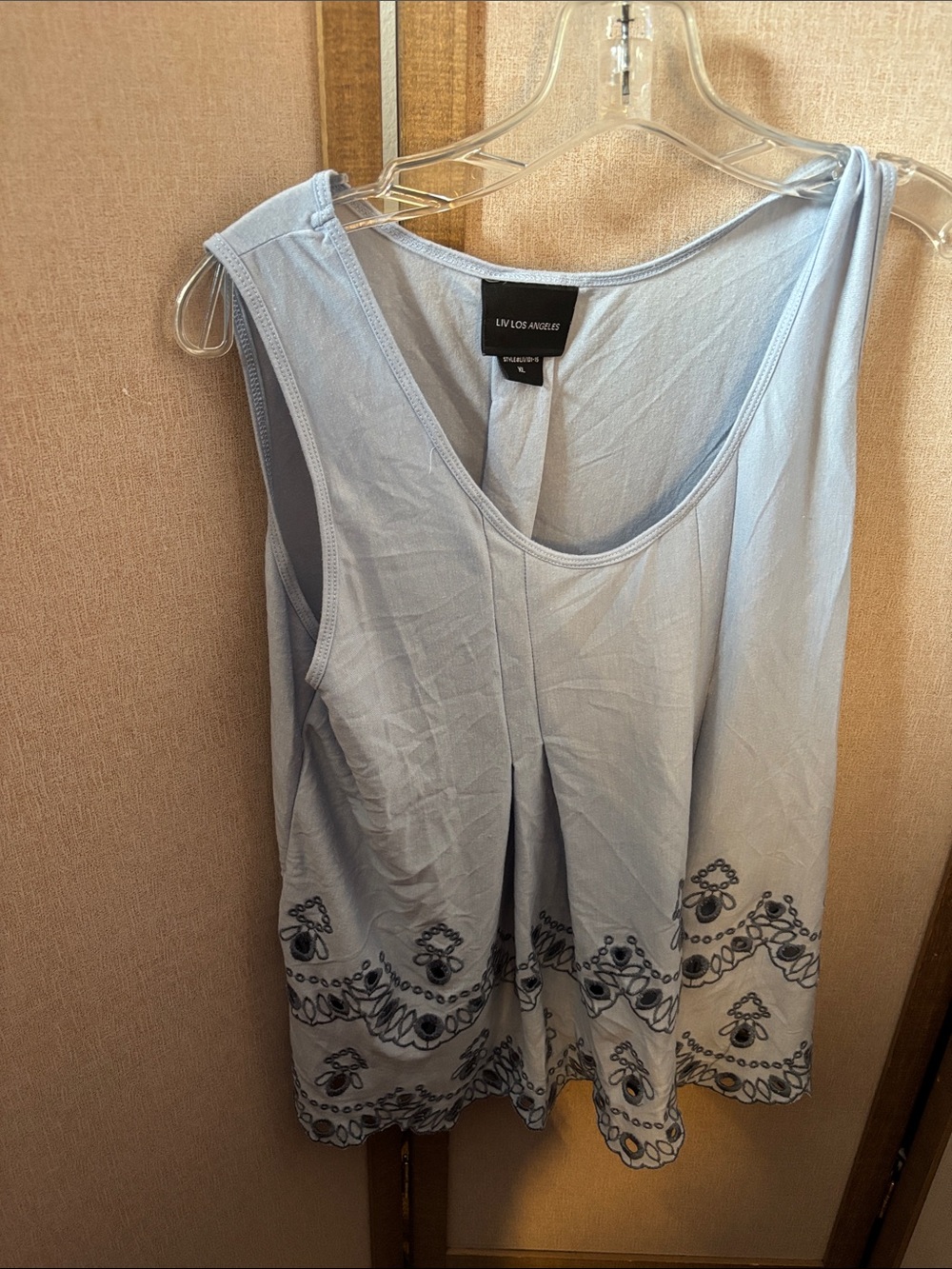 Liv Los Angeles Light Blue Embroidered Scoop Neck Tank XL